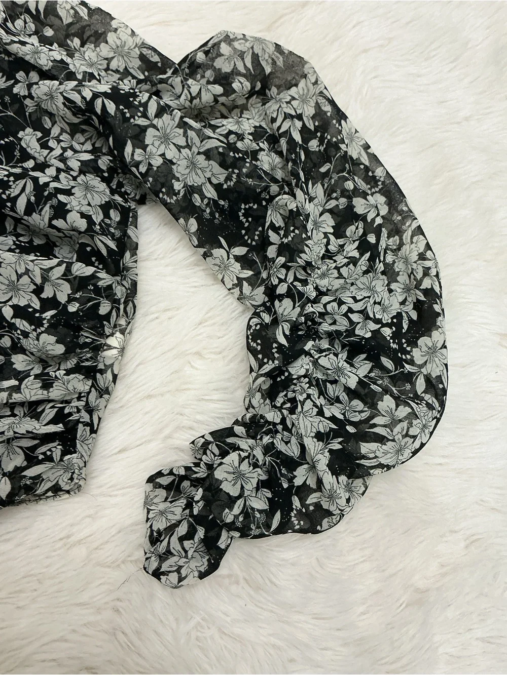 Zara-  Black and White Floral Sheer Long-Sleeve Crop Top - Picture 9 of 9